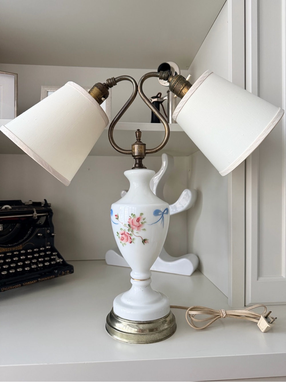 Vintage Antique Milk Glass White Brass Double Arm Light Table Top Lamp 20” Tall